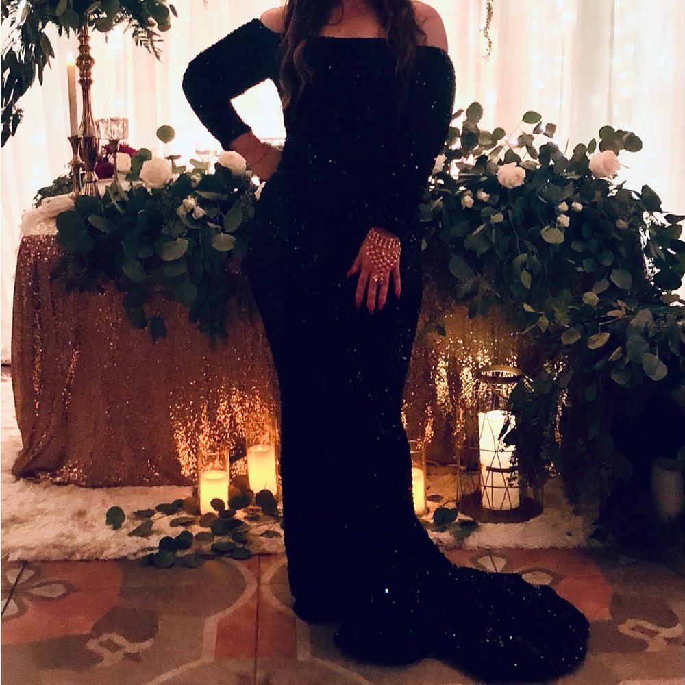 Beautiful black off shoulder mermaid dresss with tail